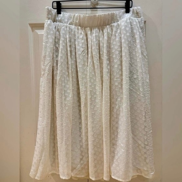 Torrid Midi Clip Heart Skirt With Pockets size 1 - Picture 1 of 2